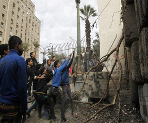   مصر اليوم - 29 مصابًا وصدامات في التحرير والإسكندرية