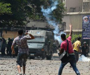   مصر اليوم - اشتباكات دامية في التحرير وطوارئ في المستشفيات