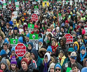   مصر اليوم - مسيرة معارضة للإجهاض في أميركا بعد 40 عامًا من تقنينه