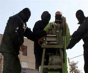   مصر اليوم - إيران تكشف عن آلة جديدة لبتر أصابع السارق