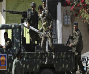   مصر اليوم - مقتل جندى يمني في عملية تحرير رهائن في البيضاء