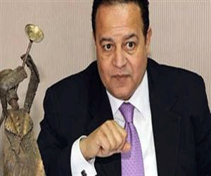 مصر اليوم - في ساحة التحرير أمسية شعرية يحضرها جمال الشاعر