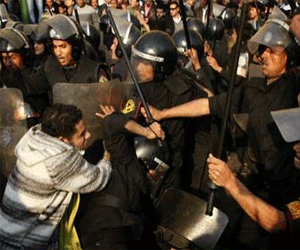   مصر اليوم - مؤسسة حقوقية ترفض قمع المتظاهرين وتطالب بالتحقيق في تجاوزات الشرطة
