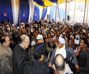   مصر اليوم - محافظ الأقصر يشهد صلح عائلتي مغربي والبغدادي في إسنا