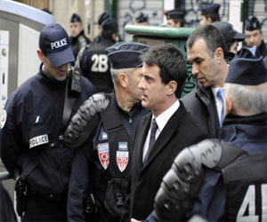   مصر اليوم - وزير الداخلية الفرنسي يعلن استبعاد مجموعة من الأئمة والخطباء