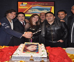 مصر اليوم - دينا عبد الله تحتفل بعيد ميلادها مع السفير اليوناني