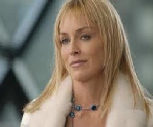   مصر اليوم - النجمة شارون ستون تنفصل عن حبيبها الشاب