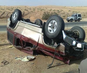   مصر اليوم - إصابة 4 بينهم أبٌ ونجله في حادث سيارة على طريق العريش