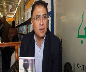 مصر اليوم - العشماوي يوقع رواية المرشد في معرض الكتاب