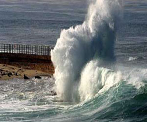   مصر اليوم - إغلاق موانئ السويس لسوء الأحوال الجوية