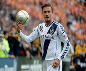   مصر اليوم - بيكهام يقترب من ارتداء قميص باريس سان جيرمان