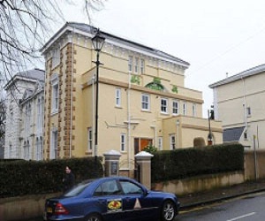   مصر اليوم - ثري عربي ينتظر حكمًا يمنع إزالة الشهادتين على منزله في ويلز