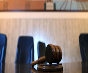   مصر اليوم - استقالة قاض روسي بعدما صور نائمًا خلال جلسة محاكمة