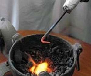   مصر اليوم - عجوز سنغافورية مقعدة تعاقب خادمتها بلكيّ