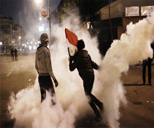   مصر اليوم - قتيل و53 جريحًا ومرسي لم يغادر الاتحادية