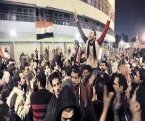   مصر اليوم - متظاهرون يقطعون طريق كورنيش النيل وكورنيش الاسكندرية