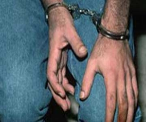 مصر اليوم - حبس المتهم بتصنيع الأقنعة السوداء لجماعة بلاك بلوك 15 يومًا