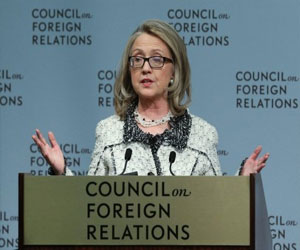   مصر اليوم - كلينتون تحذر إيران وروسيا من الاستمرار في دعم النظام السوري