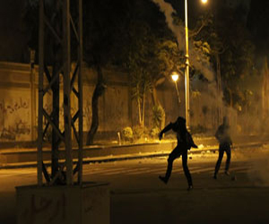 مصر اليوم - طائرة ترصد تحركات المتظاهرين فى محيط قصر الاتحادية