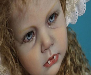   مصر اليوم - عرائس أطفال 2013 على شكل مصاصين دماء