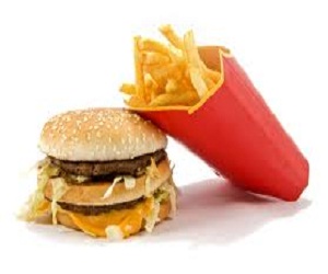   مصر اليوم - أكل الوجبات السريعة 3 مرات أسبوعيًا قد يصيب الأطفال بالإكزيما