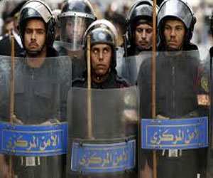   مصر اليوم - بدو شرم الشيخ يعتصمون احتجاجًا على سوء معاملة الشرطة