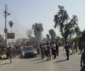   مصر اليوم - قطع طريق الحجاز في الغردقة احتجاجًا على قرعة تخصيص الأراضي