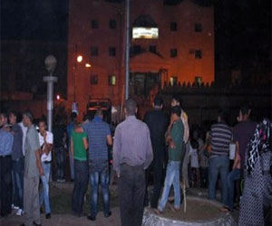   مصر اليوم - متظاهرون يحاولون اقتحام قسم ثاني طنطا