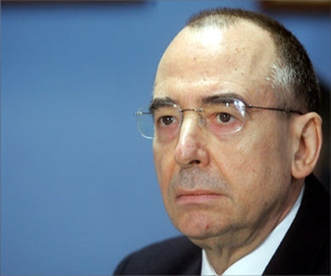   مصر اليوم - نيابة ميلانو تطلب السجن 12 عامًا لرئيس المخابرات الإيطالية السابق