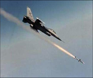   مصر اليوم - الجزائر تدين بشدة الغارات الإسرائيلية على سورية