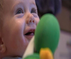   مصر اليوم - طريقة نوم الرضيع تحفظه من الموت بالمهد