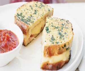   مصر اليوم - ساندويتش الجبن المذاب باللانشون