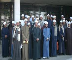   مصر اليوم - وقفة للعاملين في أوقاف الأقصر احتجاجًا على أخونة الوزارة