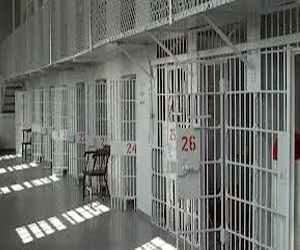   مصر اليوم - تهريب أكثر من 400 هاتف محمول إلى سجن بريطاني خلال عام واحد