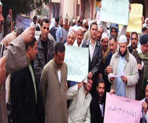   مصر اليوم - أهالى منشية لقانة يغلقون أبواب مديرية الأوقاف في دمنهور