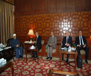   مصر اليوم - الإيسيسكو تعبر عن استعدادها للدخول في شراكة علمية مع الأزهر