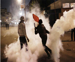   مصر اليوم - الجيش ينفي تلقيه أوامر باستخدام الرصاص ضد المتظاهرين