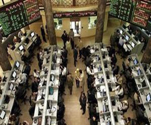   مصر اليوم - تفاقم خسائر البورصة فى منتصف التعاملات والسوق يفقد 3 مليارات