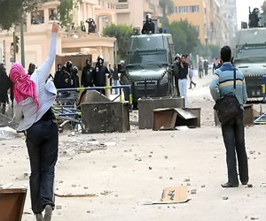   مصر اليوم - هدوء في محيط السفارة الأميركية بعد مناوشات بين أطفال الشوارع وقوات الأمن