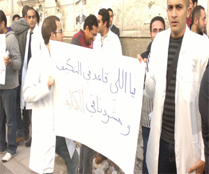   مصر اليوم - أطباء الامتياز يحتجون على حركة التكليف في الإسكندرية