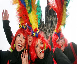   مصر اليوم - تنكر موسيقى رقص وغناء في انطلاق موسم بالكرنفال