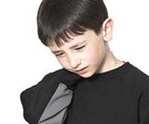   مصر اليوم - استمرار آلام الظهر لدى الطفل يدل على مشاكل خطيرة