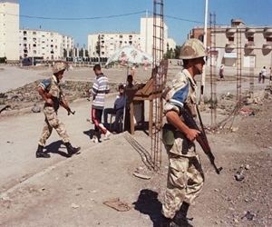   مصر اليوم - مسلحون يهاجمون ثكنة للجيش في شرق الجزائر