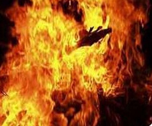   مصر اليوم - حرق امراة حية في بابوا غينيا الجديدة بتهمة الشعوذة