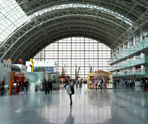   مصر اليوم - شرطة بنما تعتقل إمرأة في معدتها 31 ألف دولار