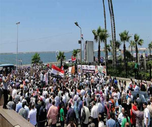   مصر اليوم - توافد العشرات على القائد إبراهيم استعدادًا لمليونية الجمعة