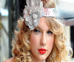 مصر اليوم - النجمة تيلور سويفت تقضي عيد الحب مع أصدقائها