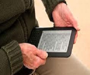   مصر اليوم - القراءة من الكتب الإلكترونية أقل إرهاقًا لكبار السن