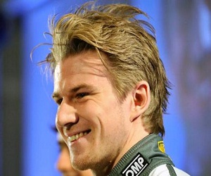   مصر اليوم - نيكو هلكنبرغ: السائقون مصابون بعقدة الأنانية