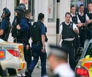   مصر اليوم - الشرطة البريطانية تفجّر طردًا مشبوهًا بعد تحذير بوجود قنبلة